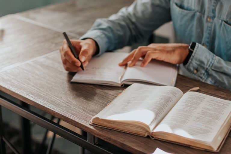 How to Handle Contradictions in the Bible